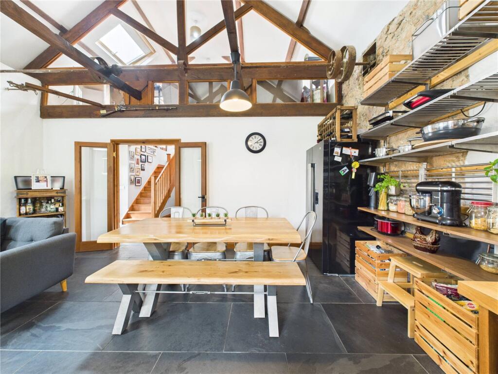 Kitchen &amp; Living