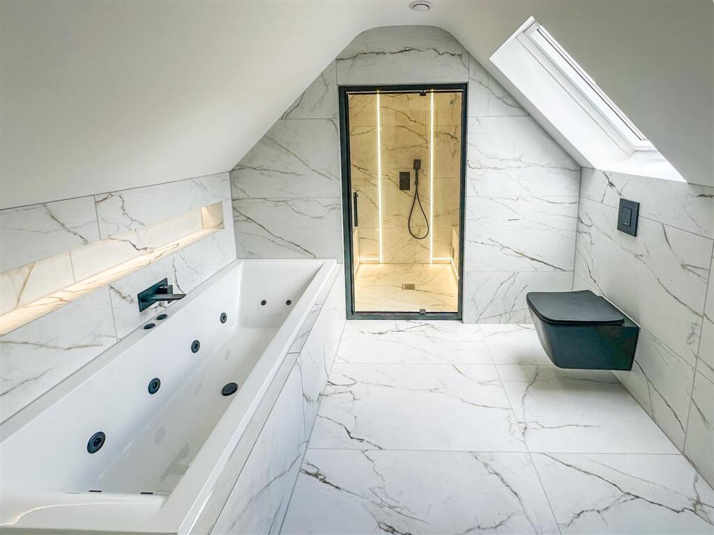 Balcony Bathroom Alt