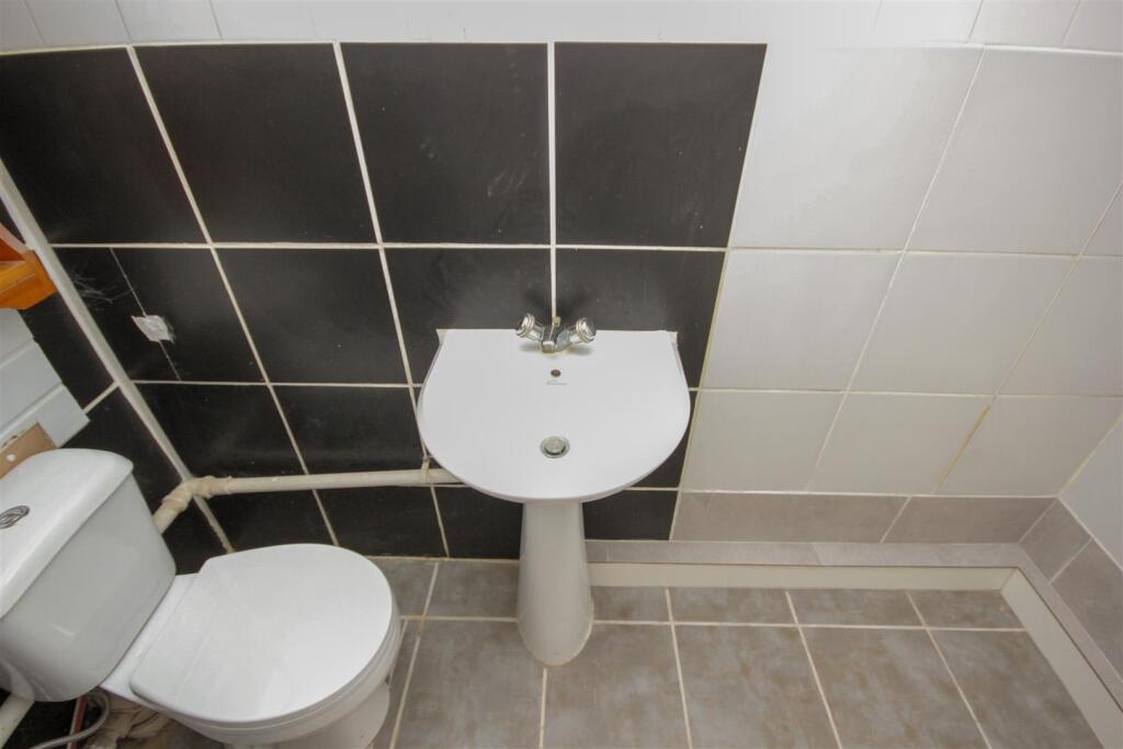 Shower Room.jpg