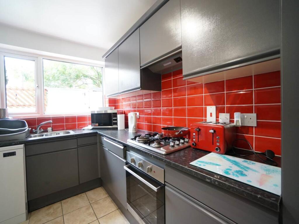 2FairViewRoad_Kitchen1.1.JPG