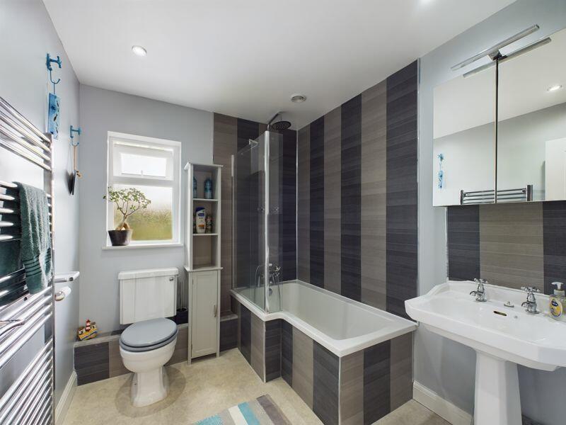 Little Lowen bathroom