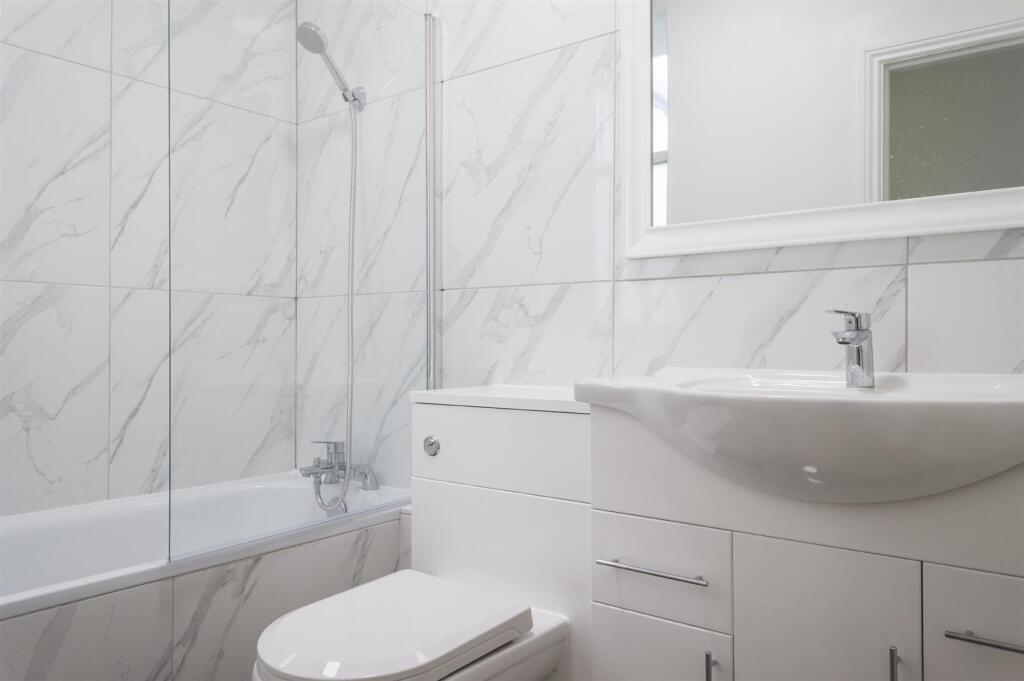 Bathroom 1.jpg