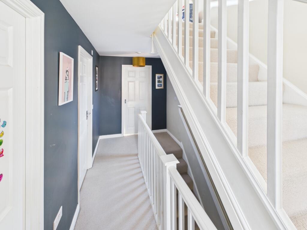 CAM04233G0-PR0016-STILL022