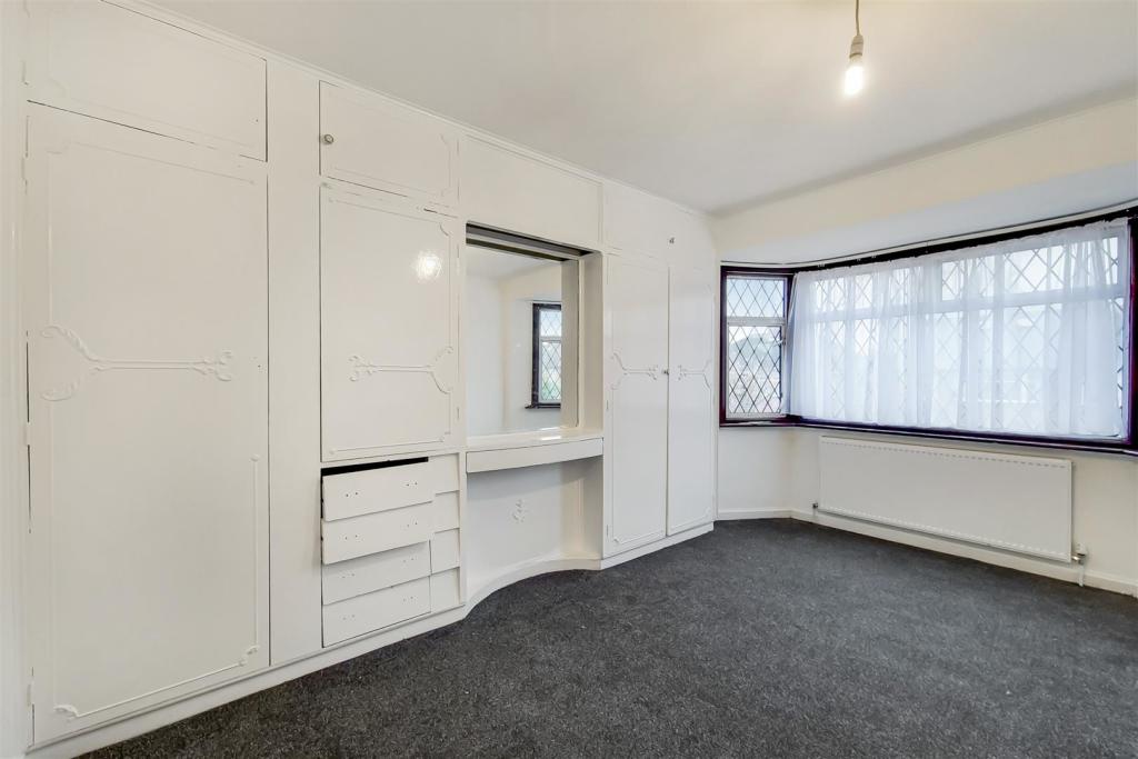 Bedroom 1.jpg
