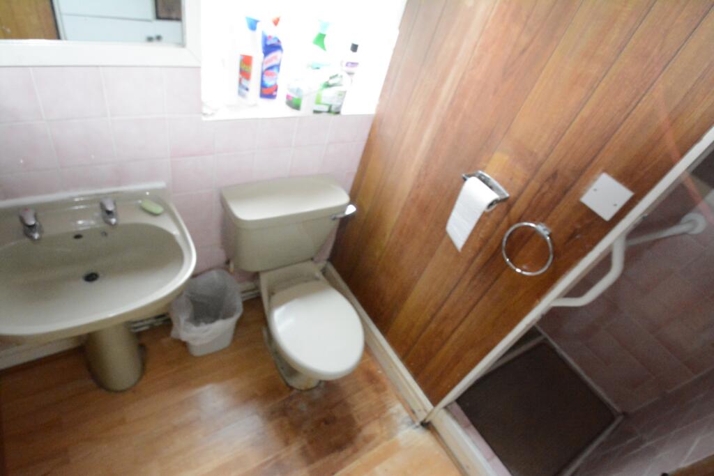 SHOWER ROOM