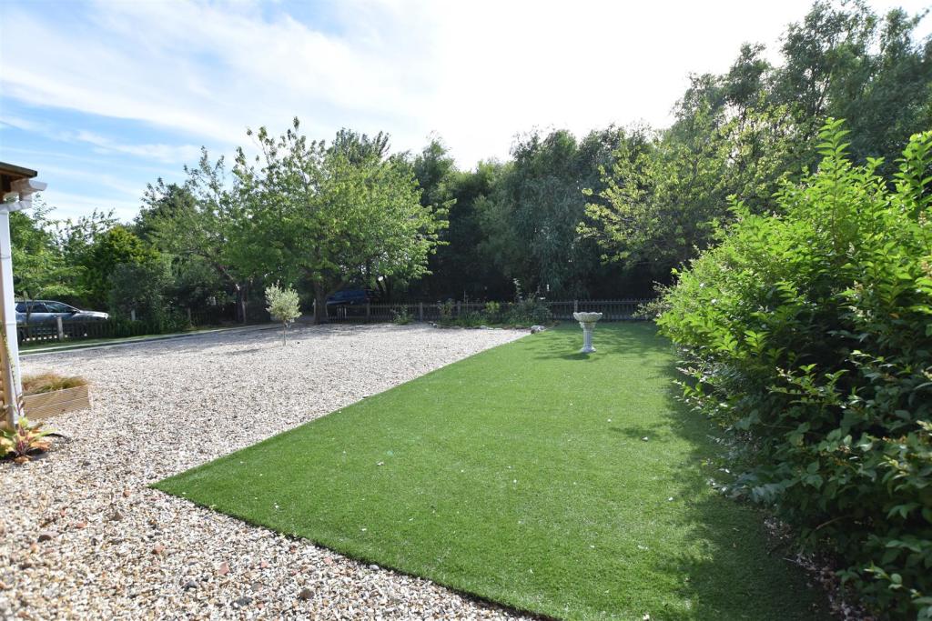 FRONT GARDEN PHOTOGRAPH