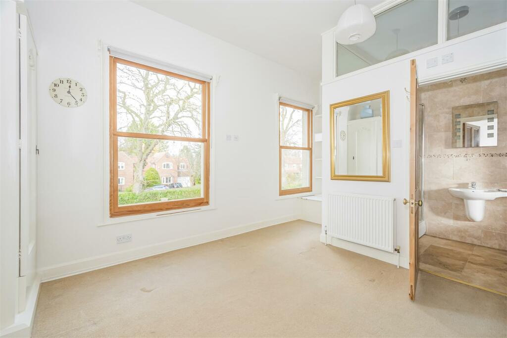 DRESSING ROOM/ BEDROOM 2