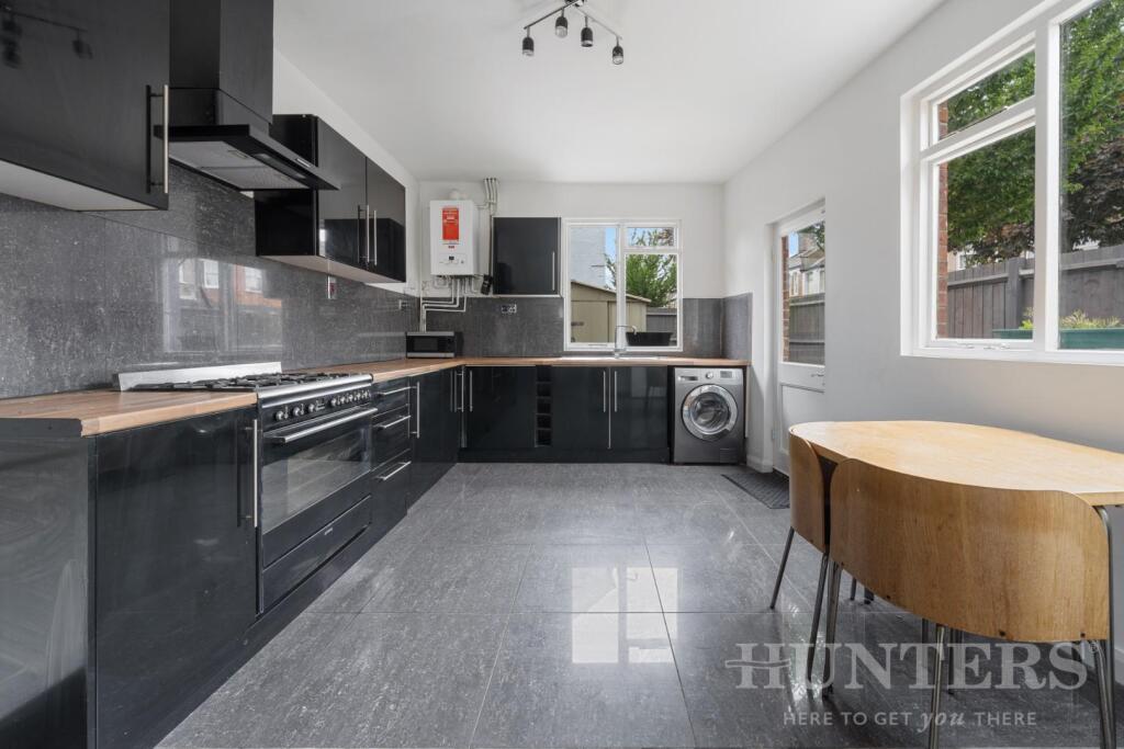 61 Fairbourne Road N17 6TP-4.jpg