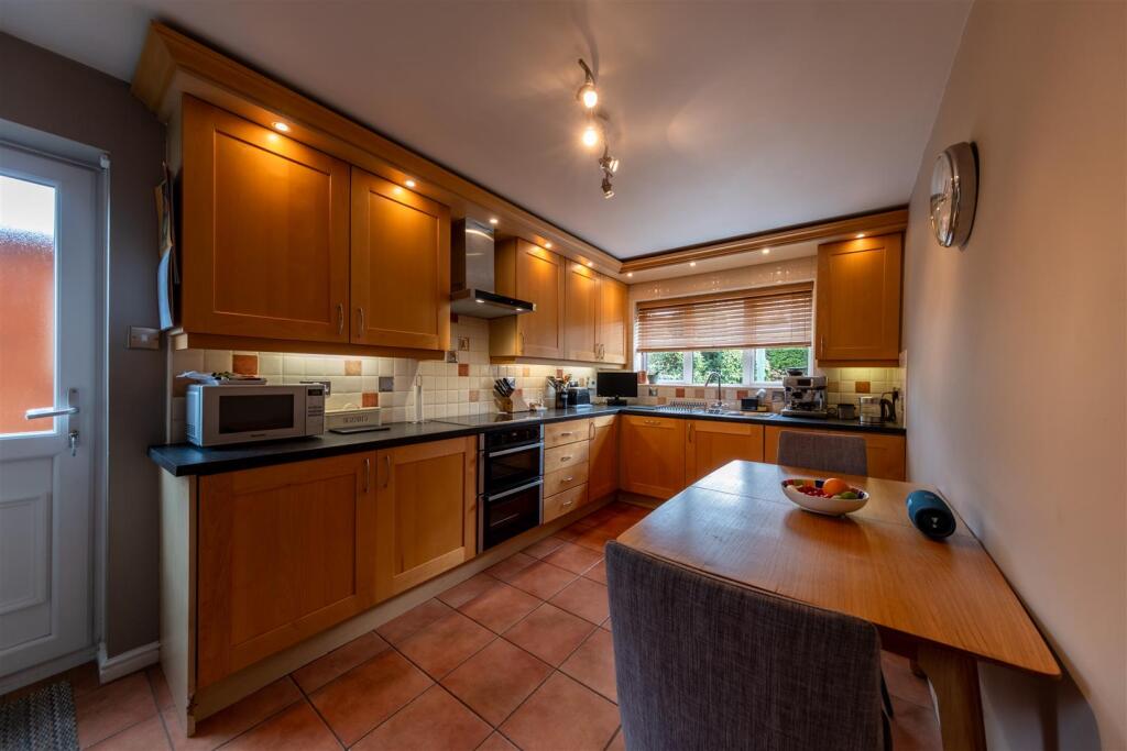 4 Knightsbridge Avenue-001.jpg
