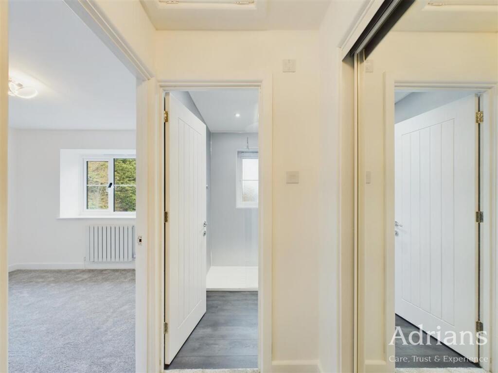 FIRST FLOOR LANDING