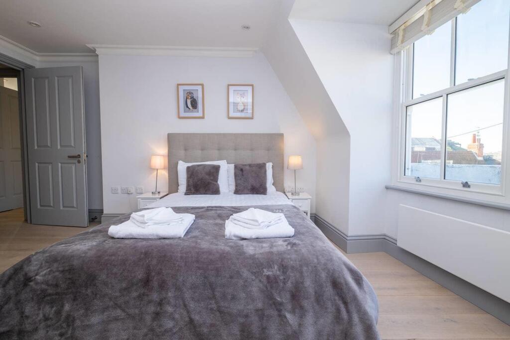 Flat 3_Bedroom 1b.jpg