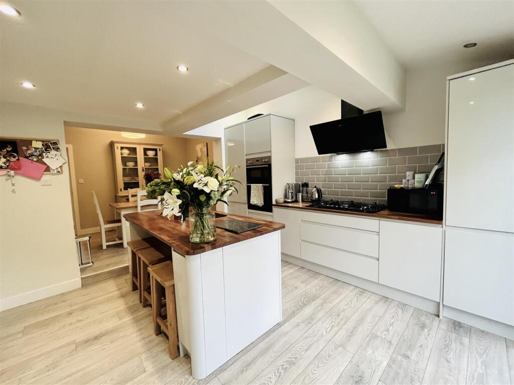 Live In dining Kitchen