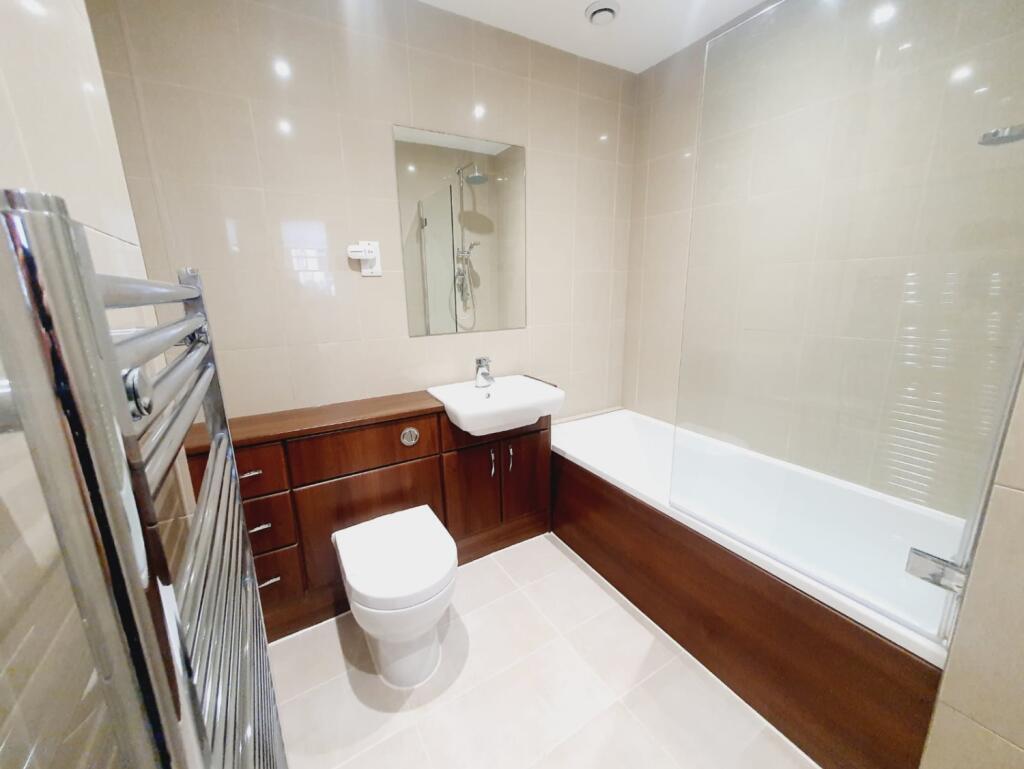 Flat 01-Bathroom