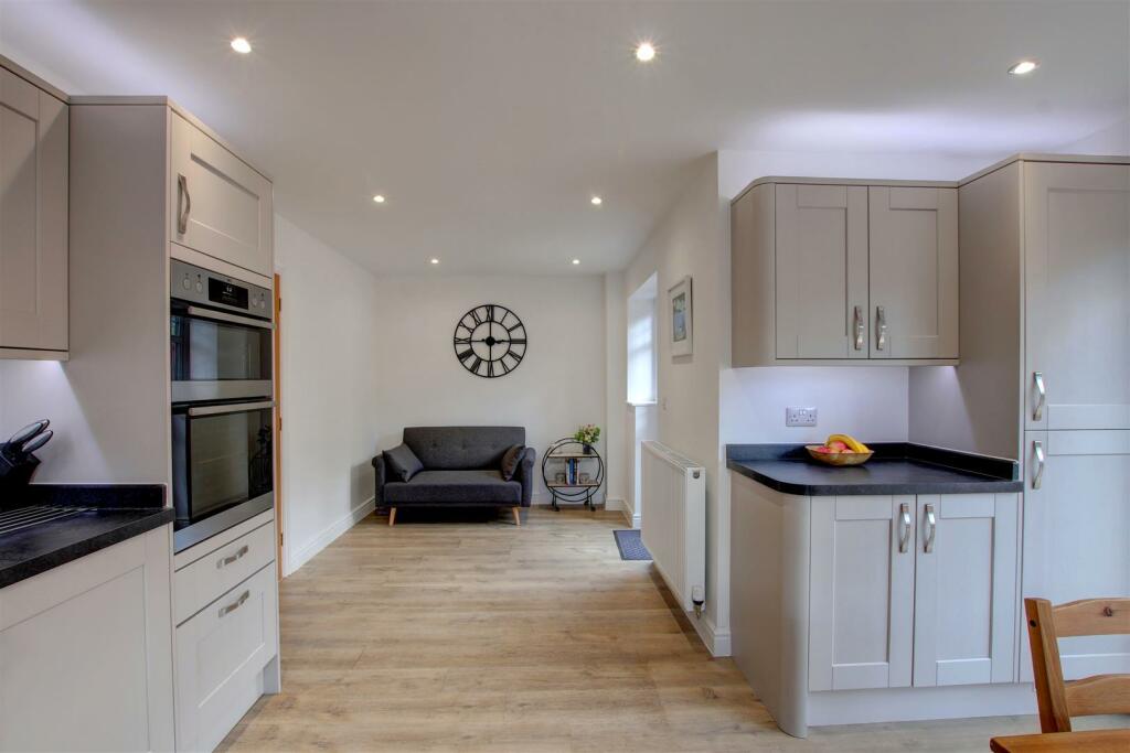 Crooks Lane 3.jpg