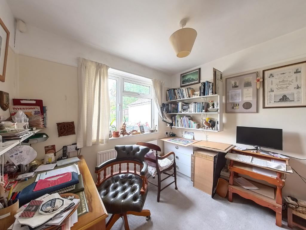 Bedroom / Study