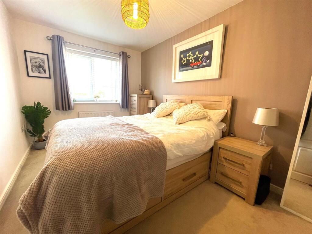Bedroom 1.jpg