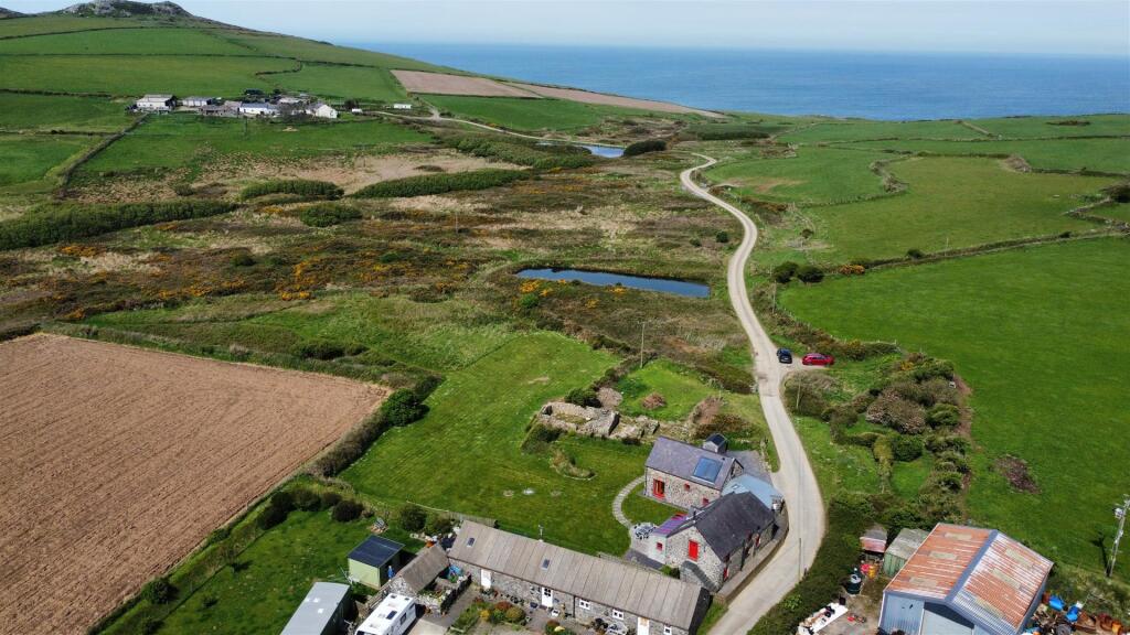 Ysgubor Trehysbys,, Rhodiad y Brenin St. Davids, H