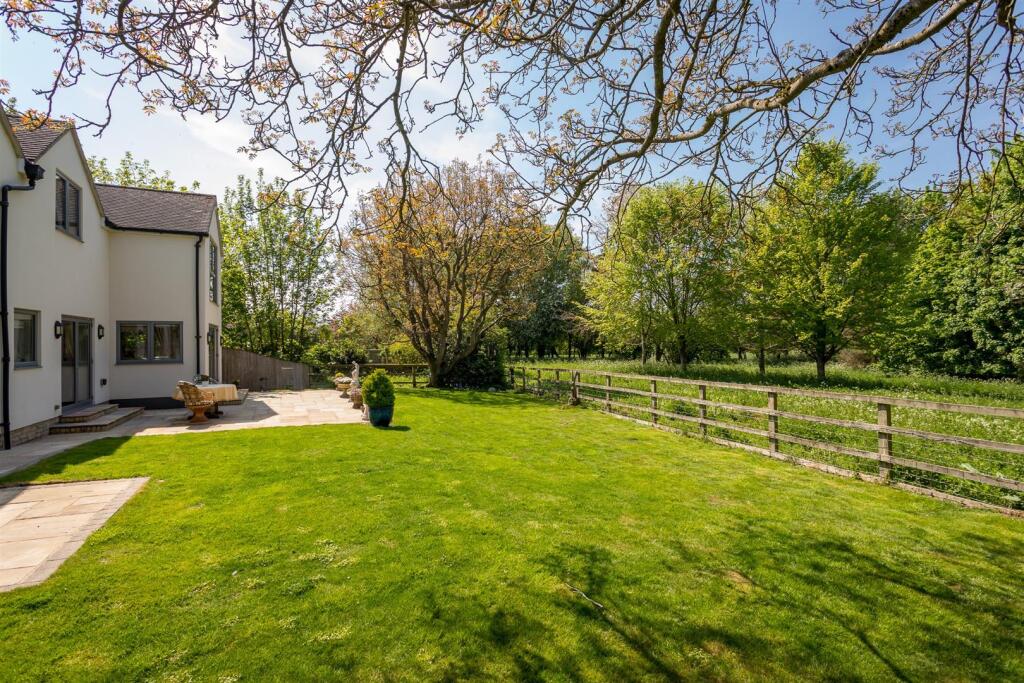 31 - The Bee Garden - GL7 5JF - Web.jpg