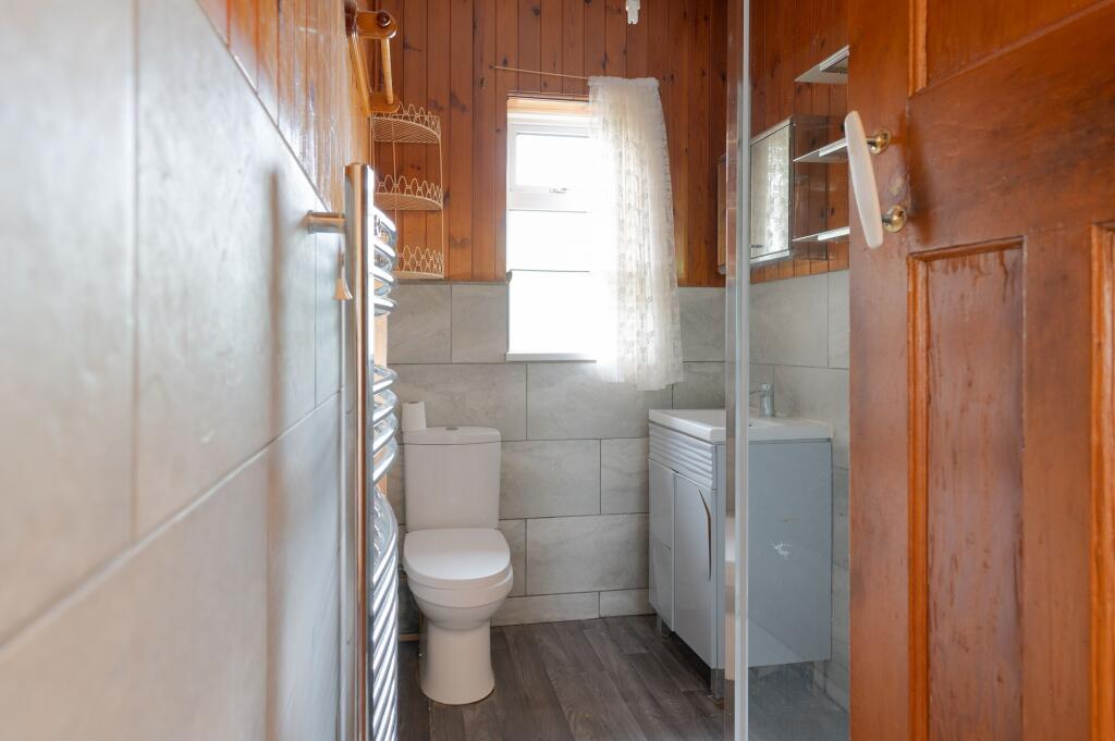 GROUND FLOOR BATHROOM
