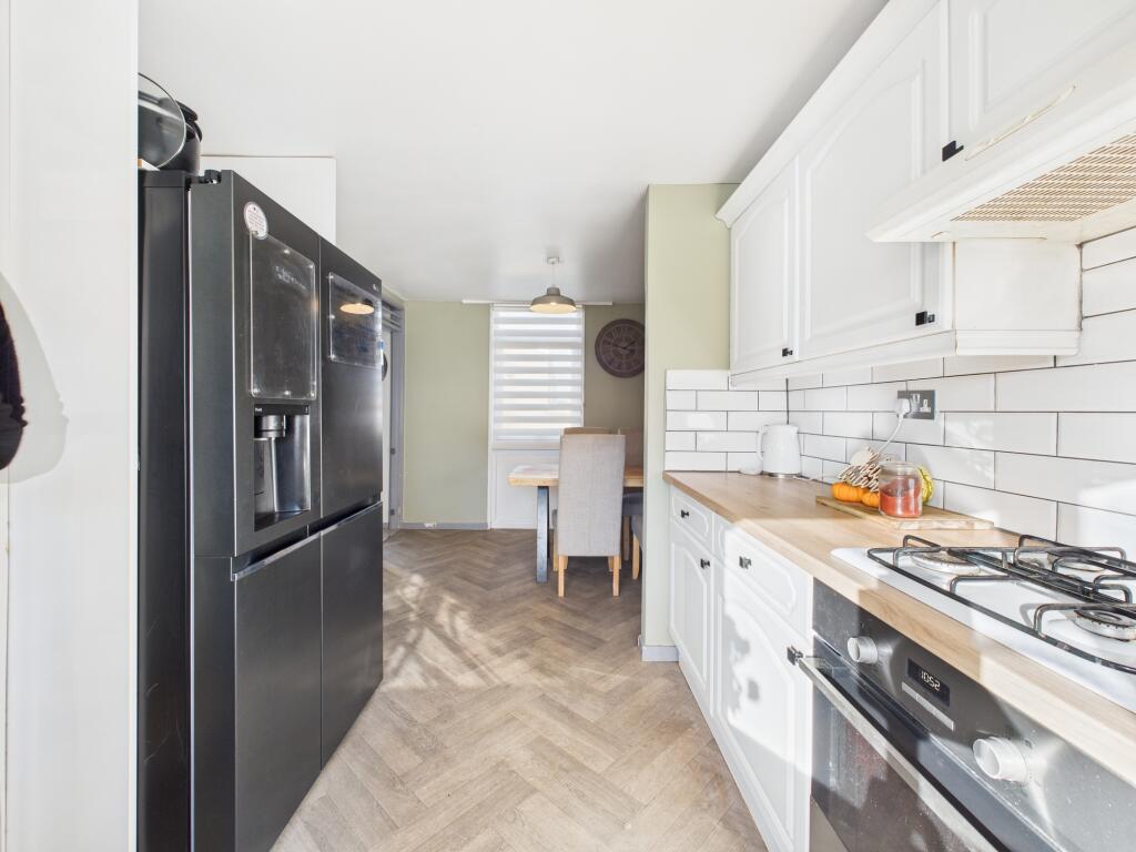 CAM05192G0-PR0180-STILL009