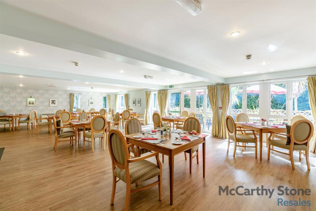 8659918-interior16.jpg