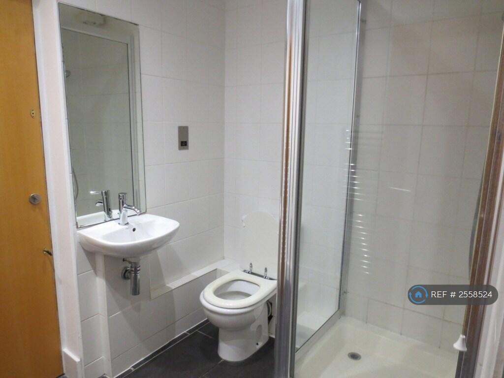 En-Suite  To Bedroom1