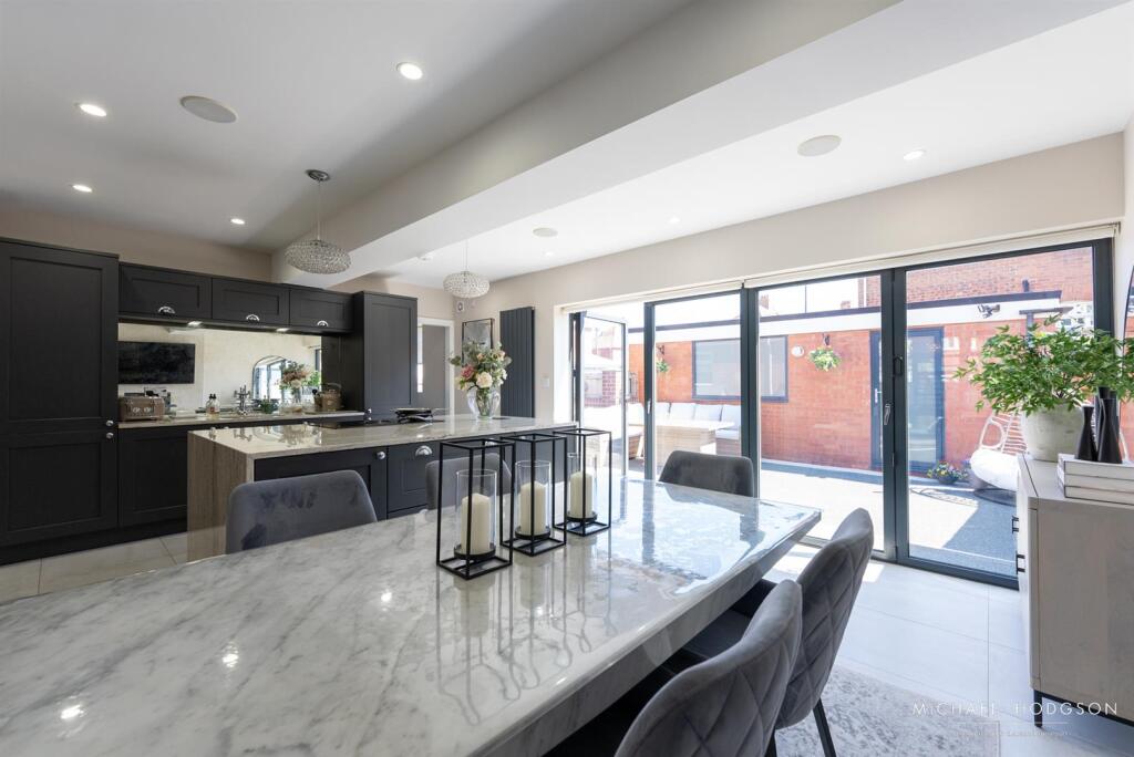 Dykelands Road-19.jpg