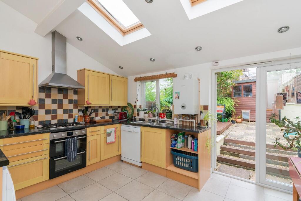 2P0RHD - Kitchen B.jpg