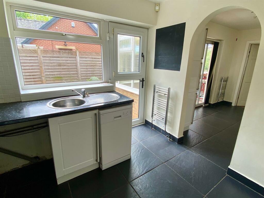 kitchen 3.jpg