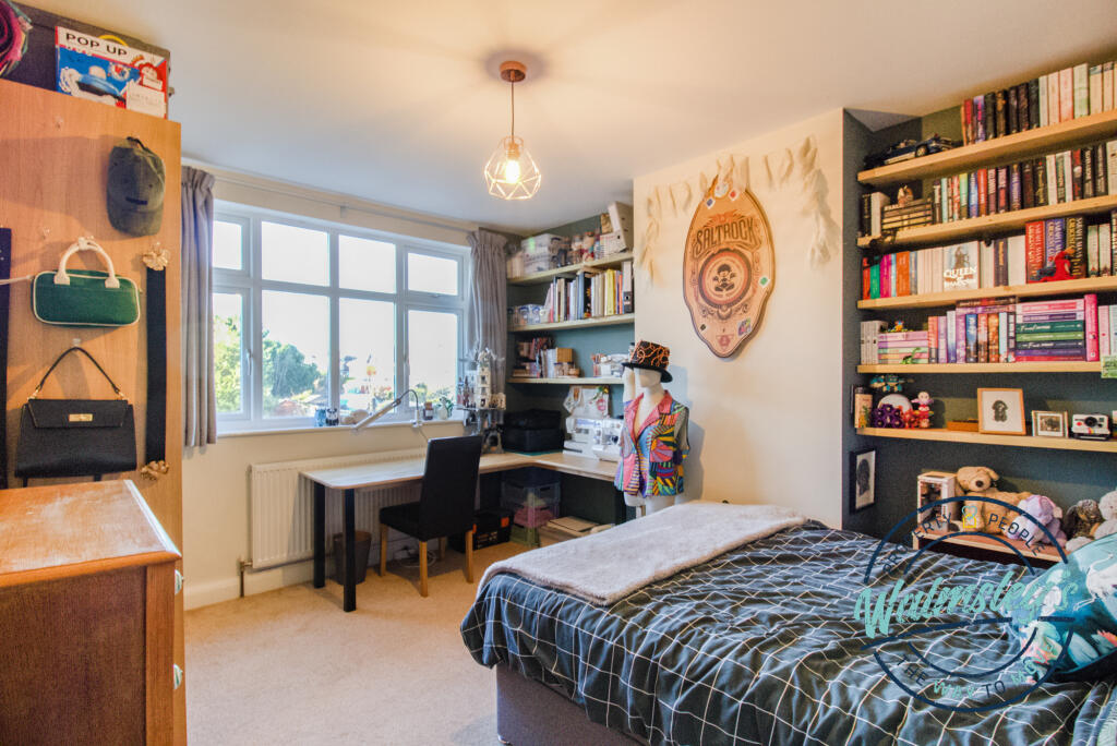 Double bedroom to rear