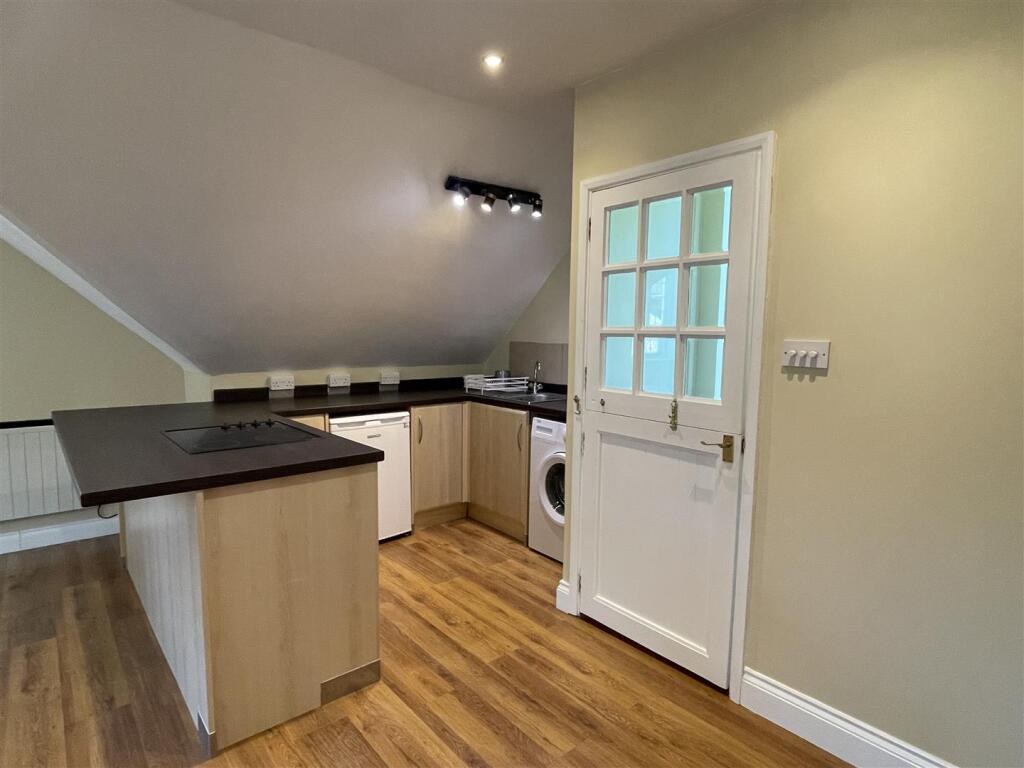 kitchen 1.jpg