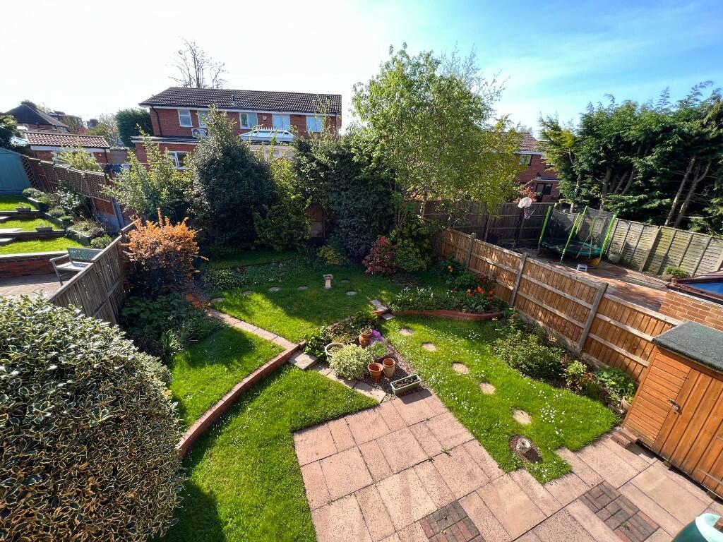 SOUTH FACING GARDEN