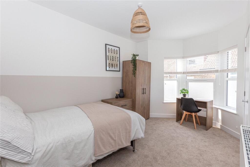 Room 5_7 Forest Rd_3.jpeg