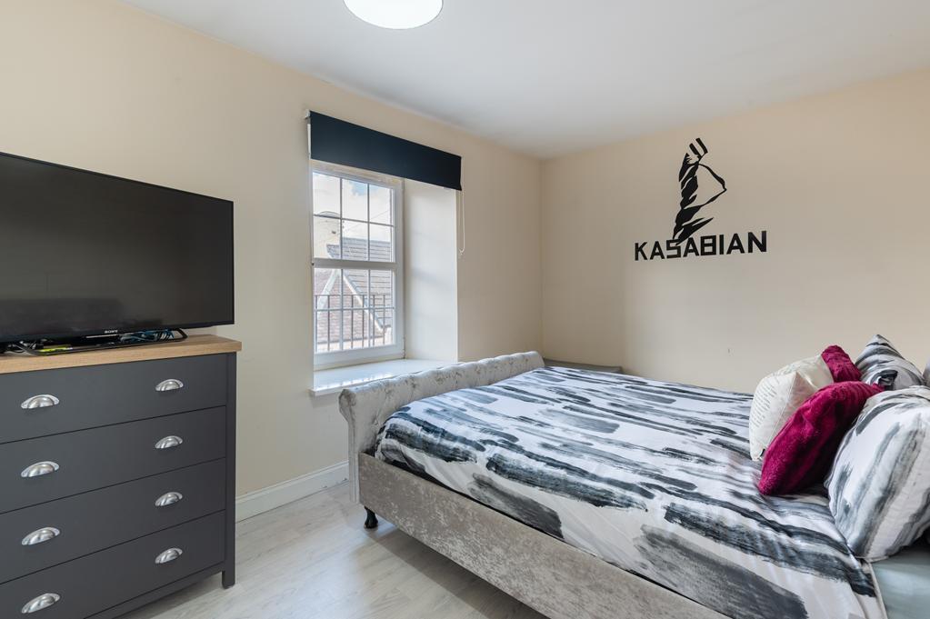 BEDROOM 1 RIGHT