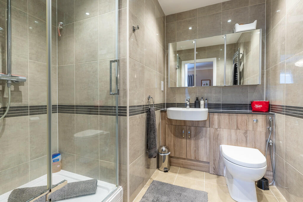En-suite Shower R...