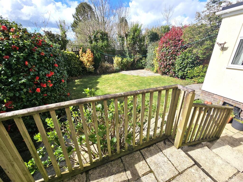 Rear Steps to Garden.jpg