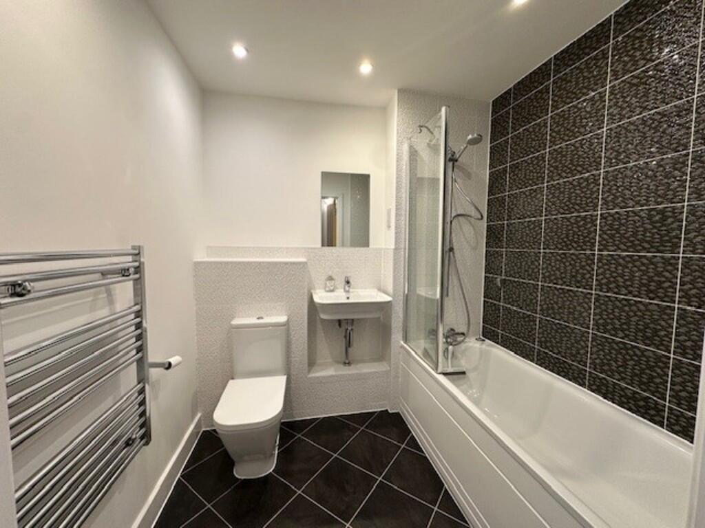 Main Bathroom1