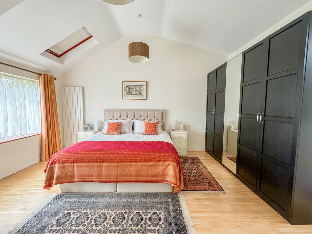 gf bed with ensui...