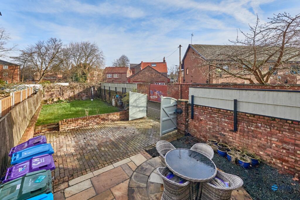 Front Driveway/Garden