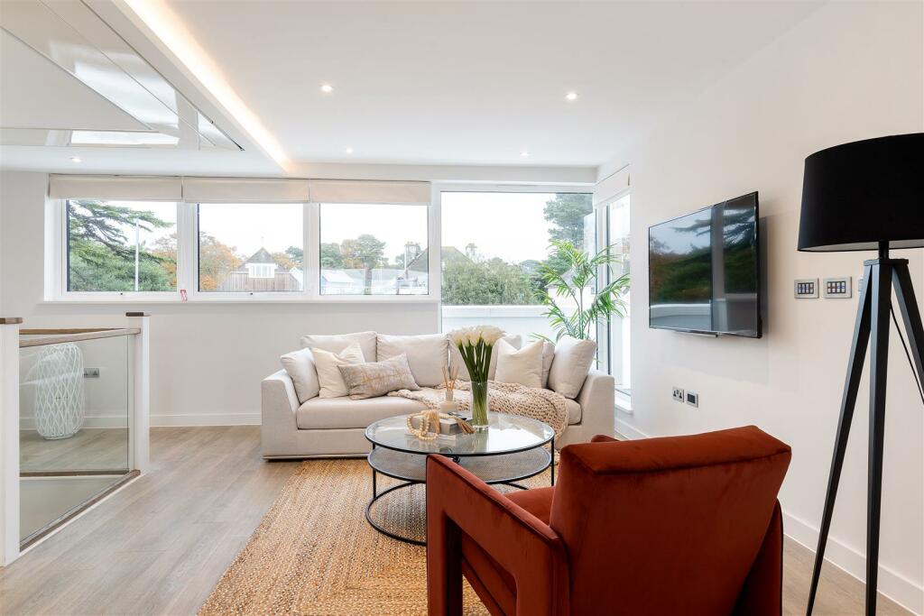 304 Sandbanks Road 327170 - (4).jpg