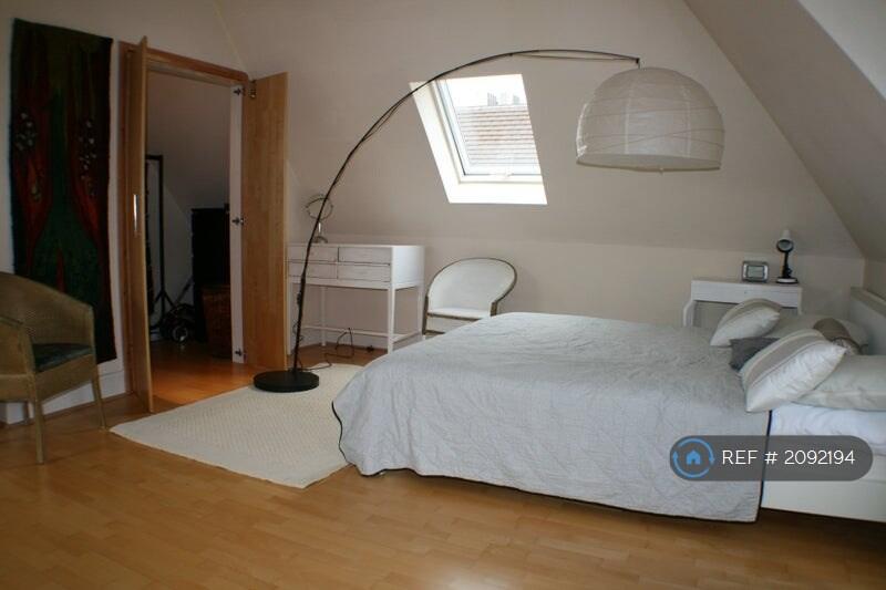 Bed Room With Walk-In Cupboard