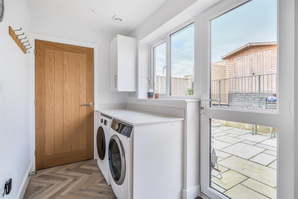 18- 1384609-9-6924800443c62.jpg