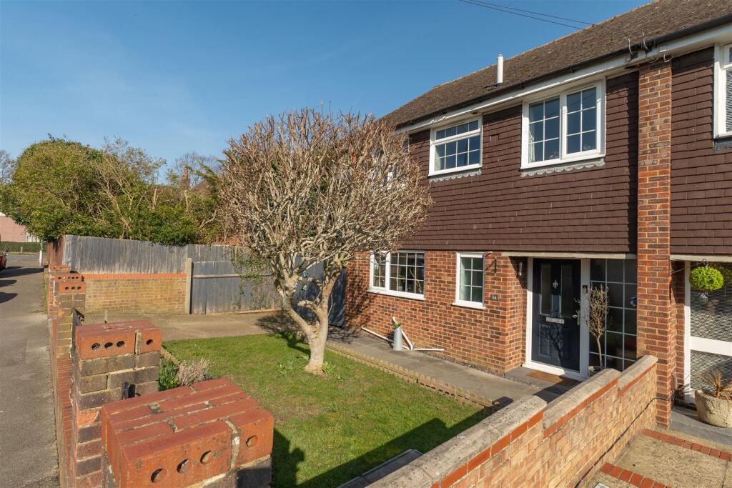 Elm Walk Greenacres4.jpg