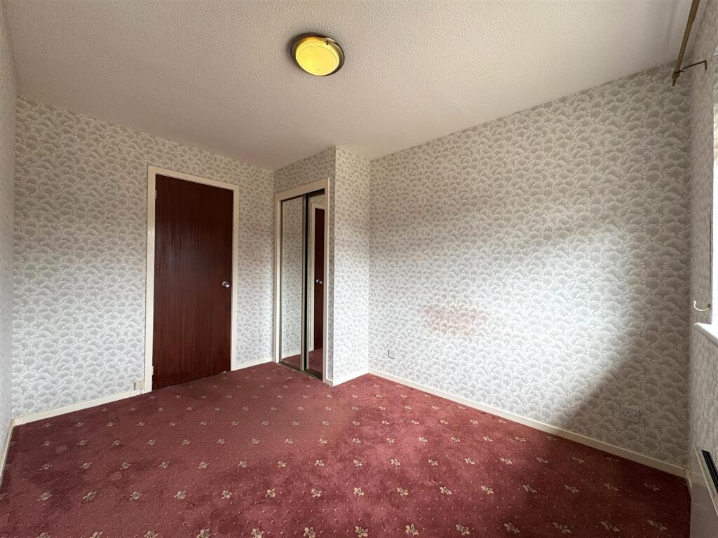 BEDROOM.JPG