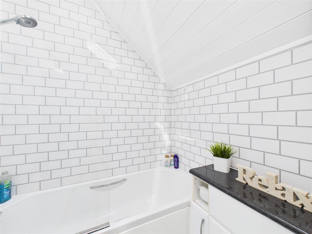 Bathroom 1 part 2.jpg