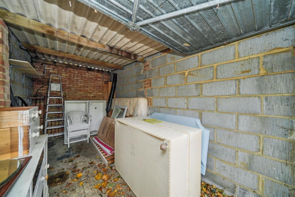 81 Willowhayne Drive, Walton-on-Thames, KT12 2NP