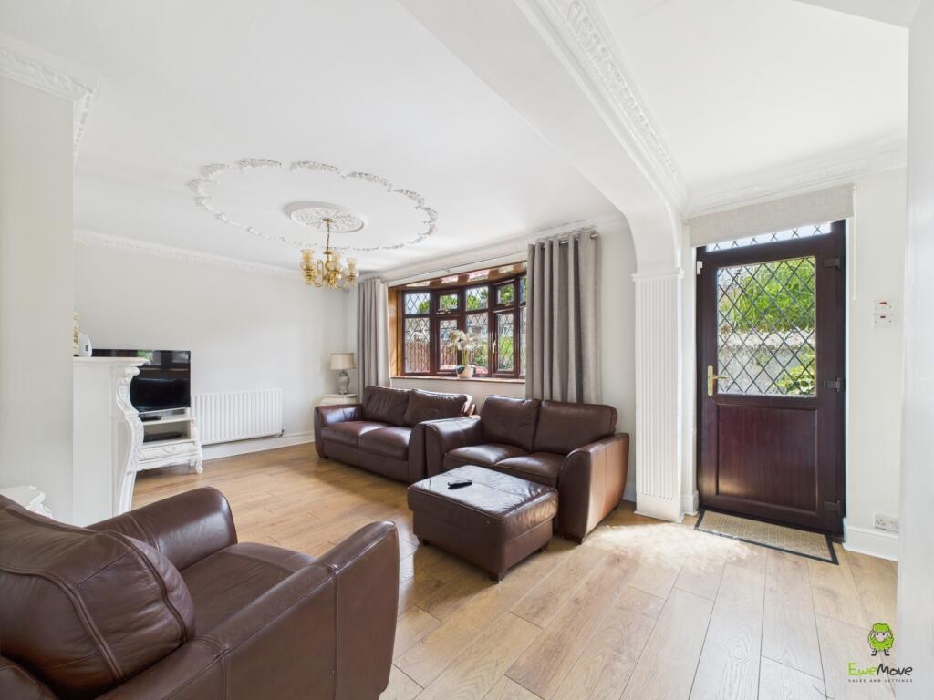 CAM03779G0-PR0258-STILL007