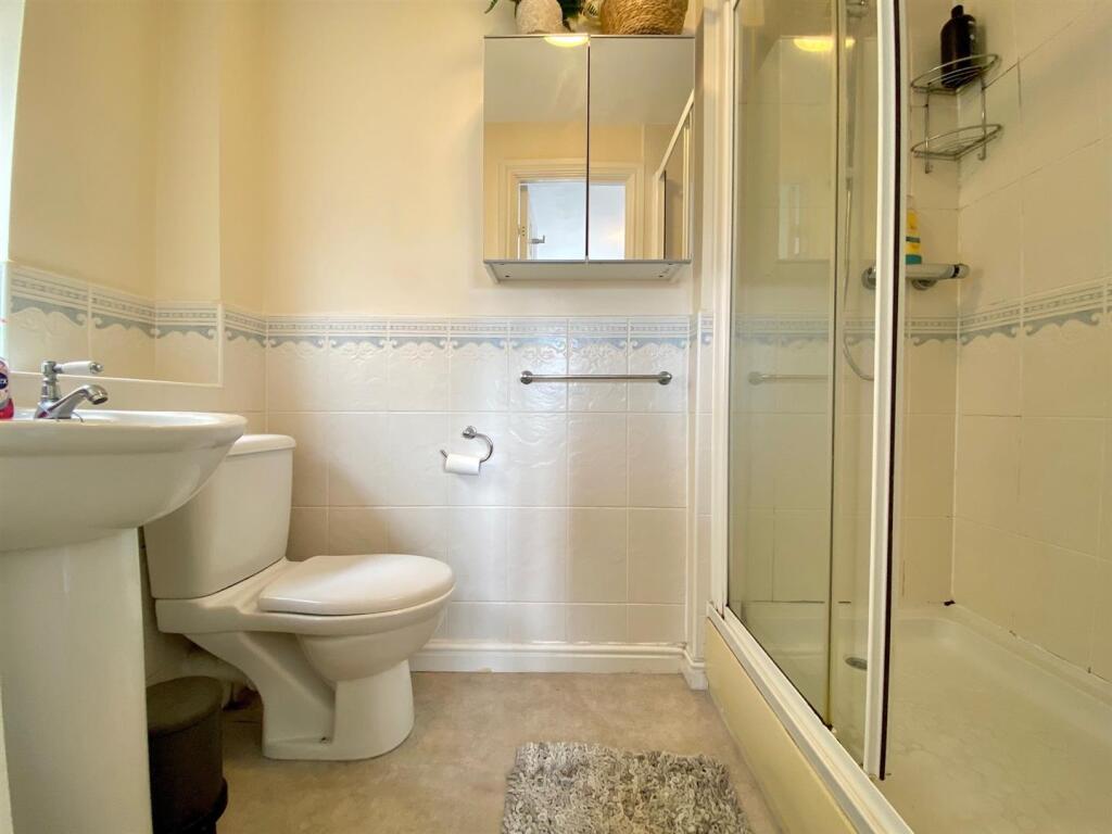 ensuite.jpg
