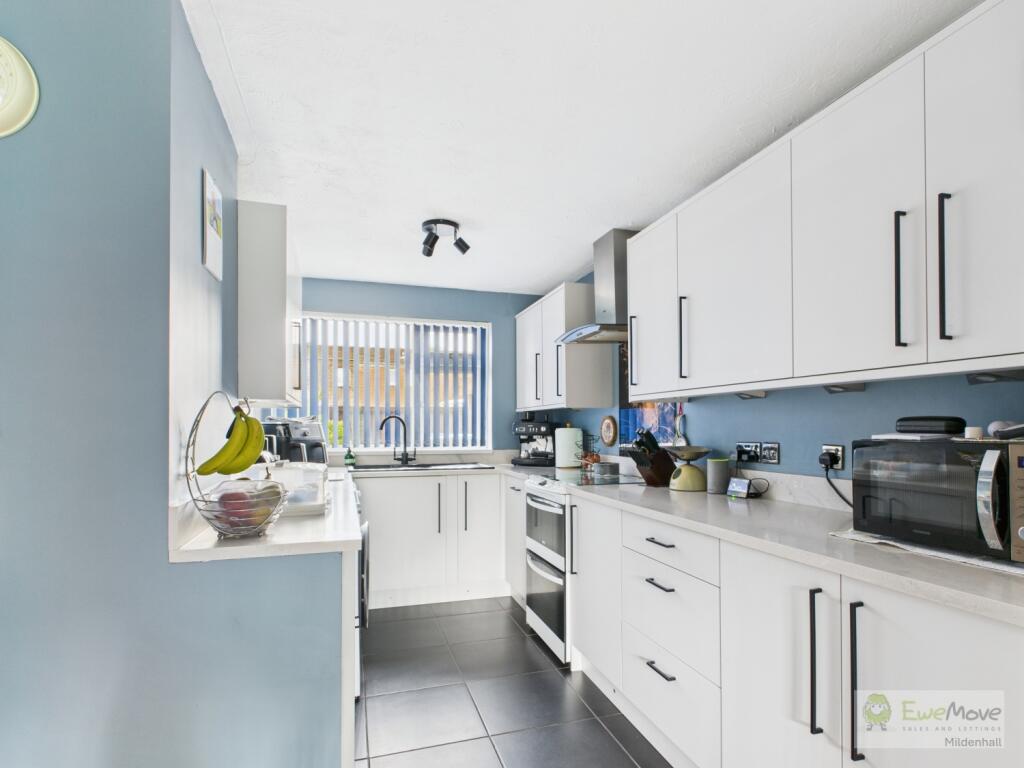 CAM03603G0-PR0039-STILL013