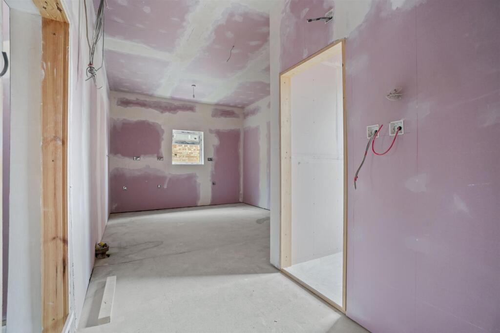 FLAT 1 ENTRANCE/KITCHEN